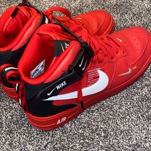 Nike Air Force 1 Mid Utility Red Size 7.5